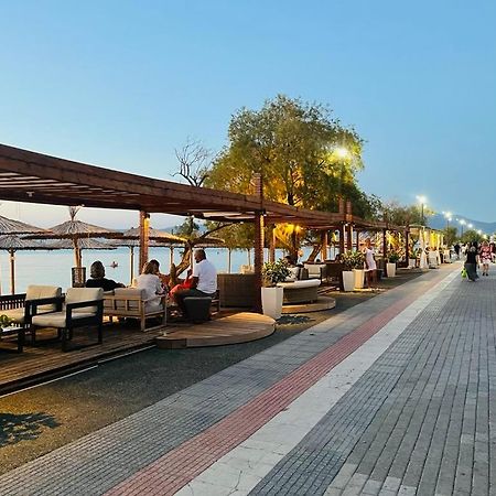 Irene Beach Front Luxury Suite Peraía 외부 사진