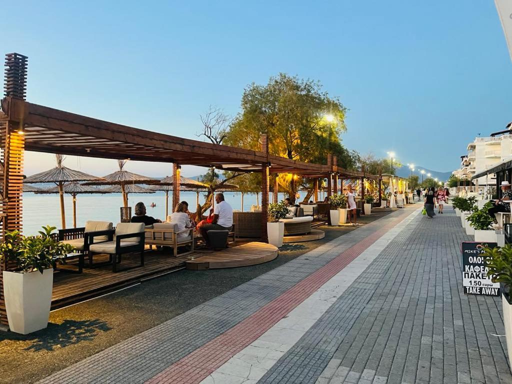 Irene Beach Front Luxury Suite Peraía 외부 사진