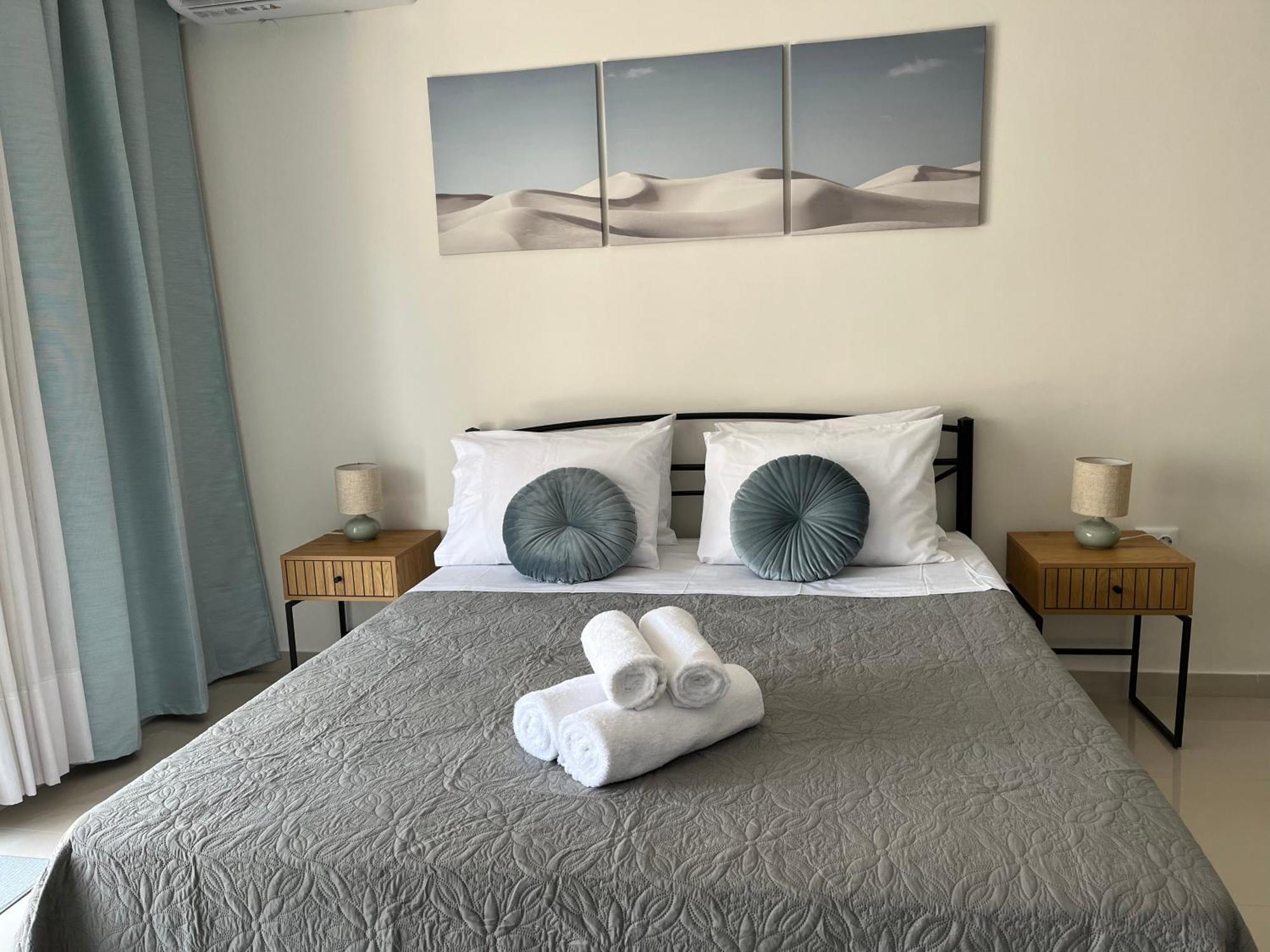 Irene Beach Front Luxury Suite Peraía 외부 사진