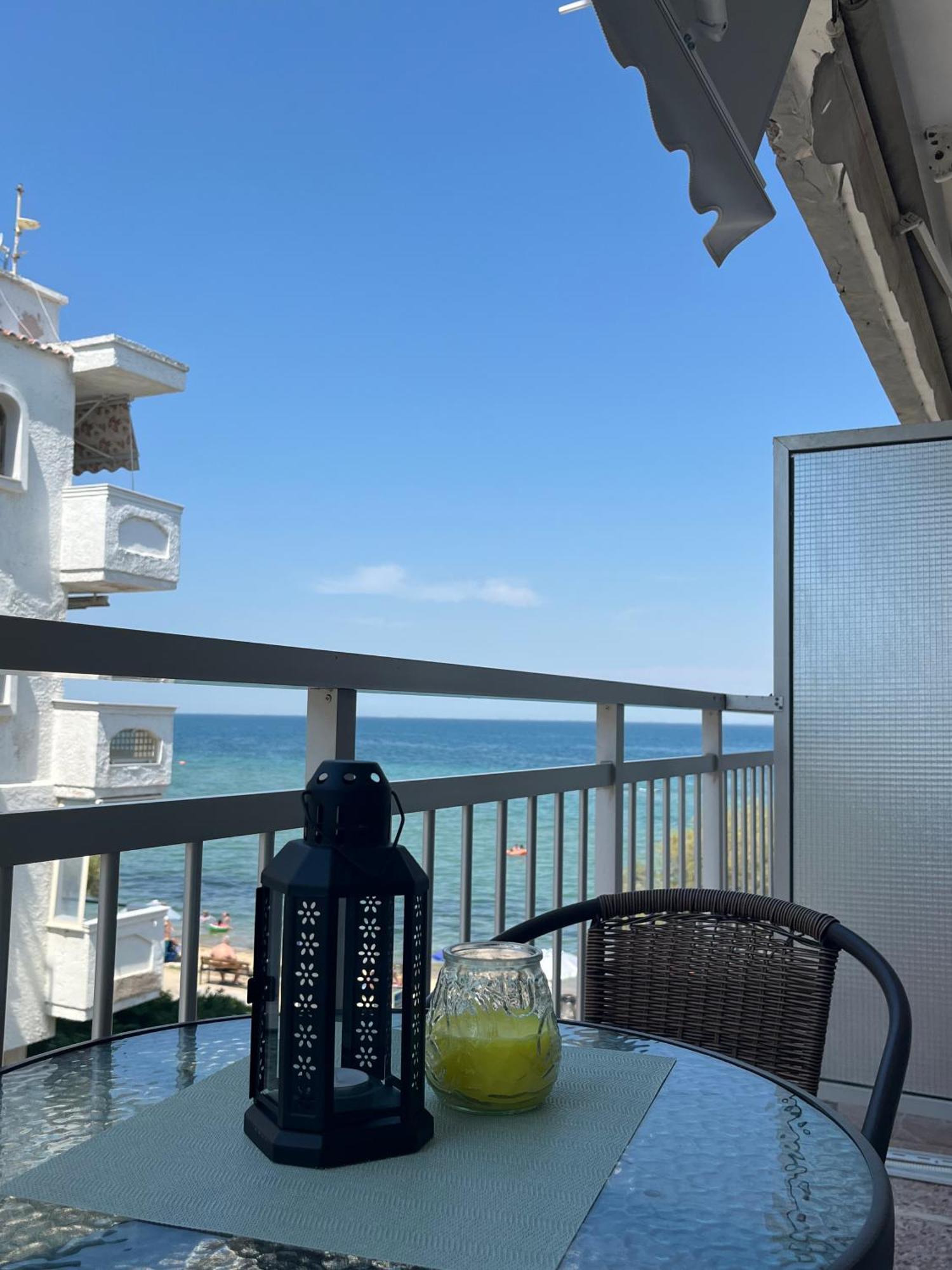 Irene Beach Front Luxury Suite Peraía 외부 사진
