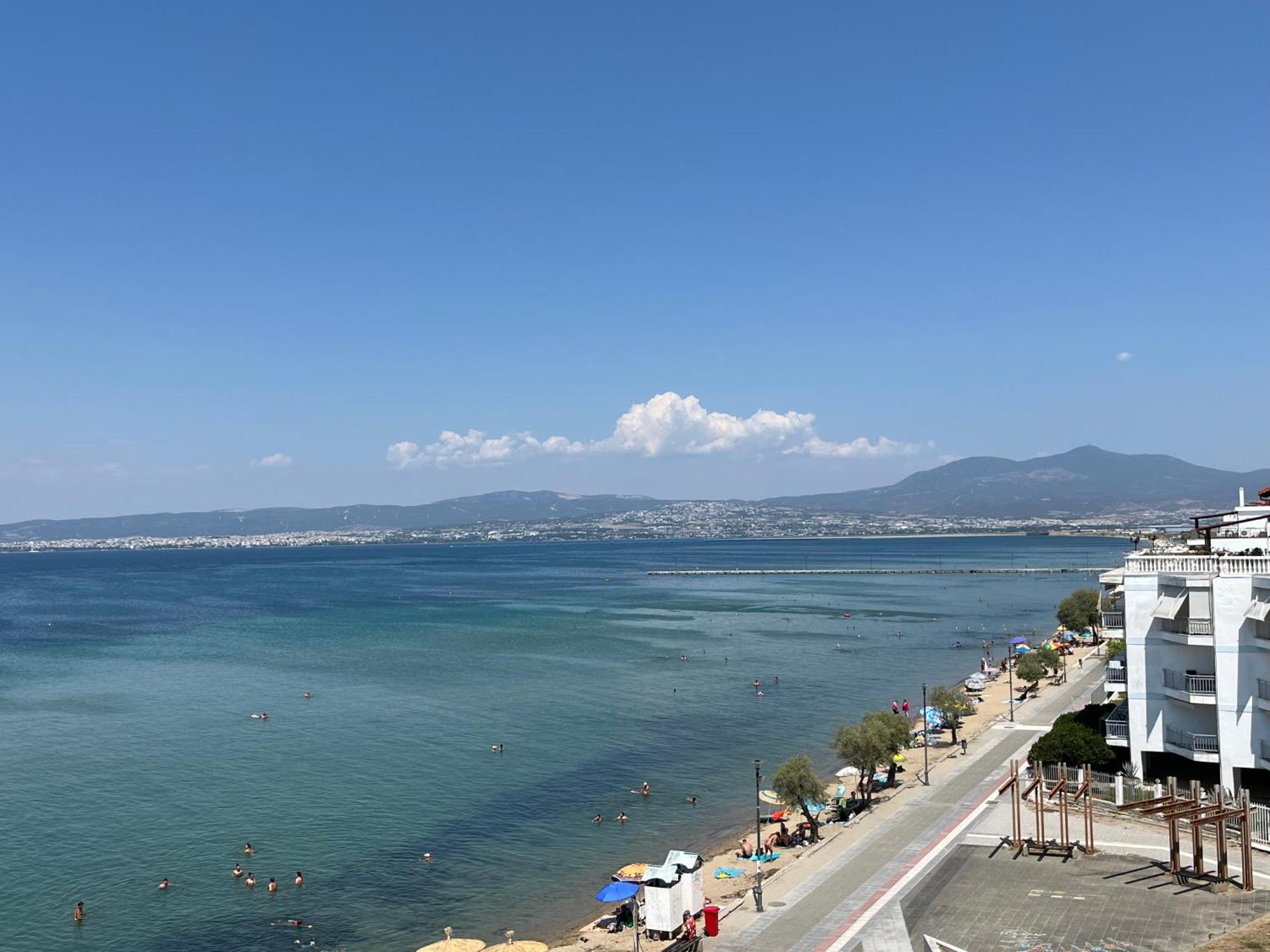 Irene Beach Front Luxury Suite Peraía 외부 사진